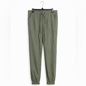 Hollister size small Junior’s army green joggers with tie elastic waist.
